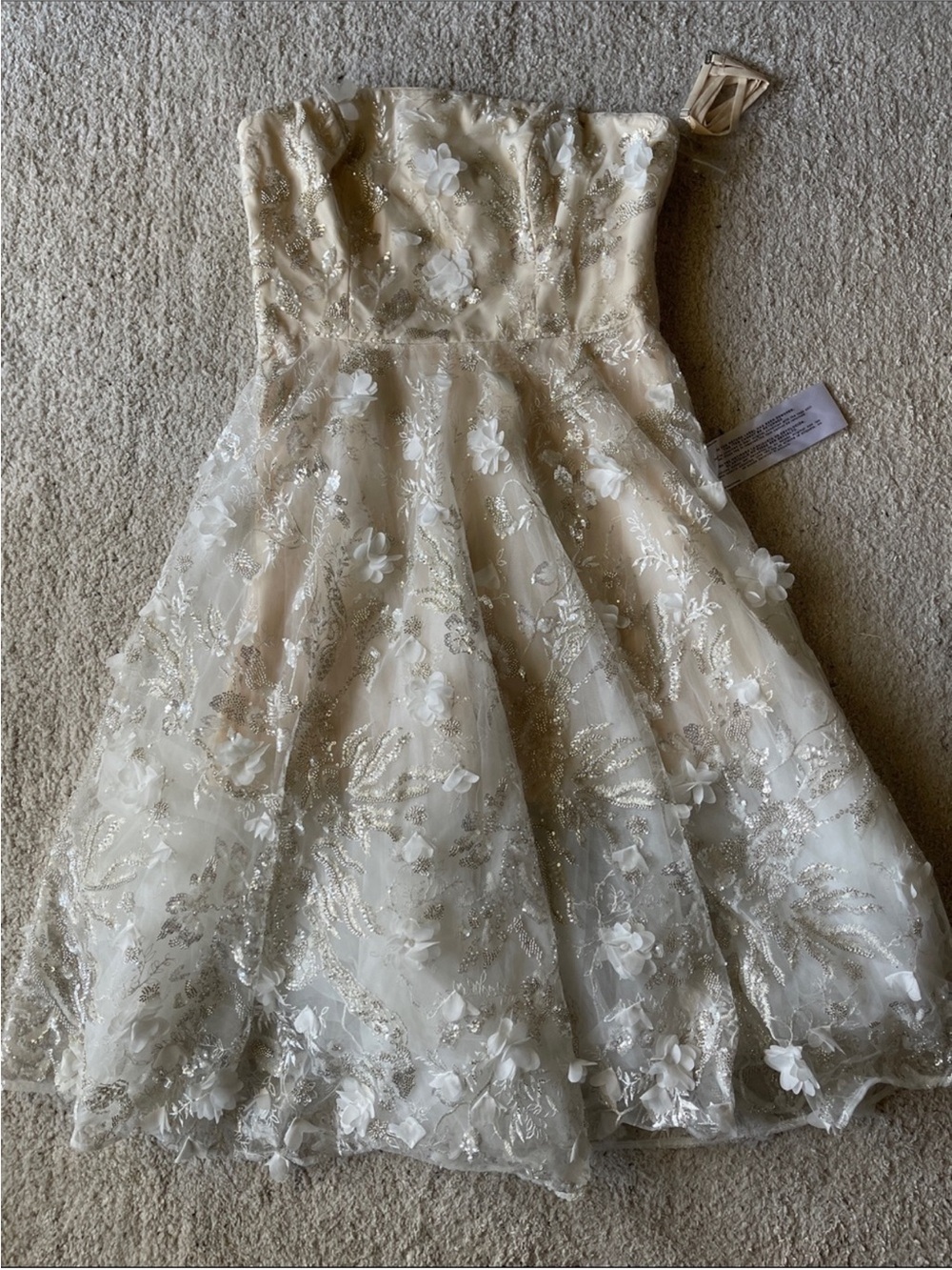 ✨NEW✨ Dress the Population Kailyn
Beaded Floral Embroidered Midi
Dress White - Picture 4 of 10